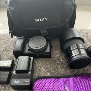 SONY A6100 + 2 LENSES + KIT + EXTRA BATTERIES